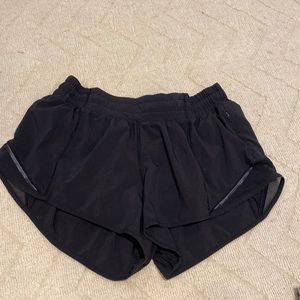 Lululemon Hotty Hot Low Rise Lined Short 2.5”